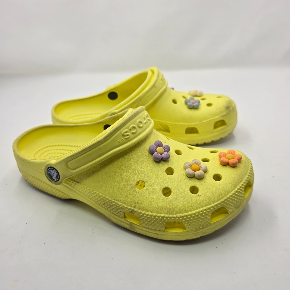 Crocs Classic Clogs Yellow Mens 7 Womens 9 Flower Jibbitz Charms Comfort Shoes